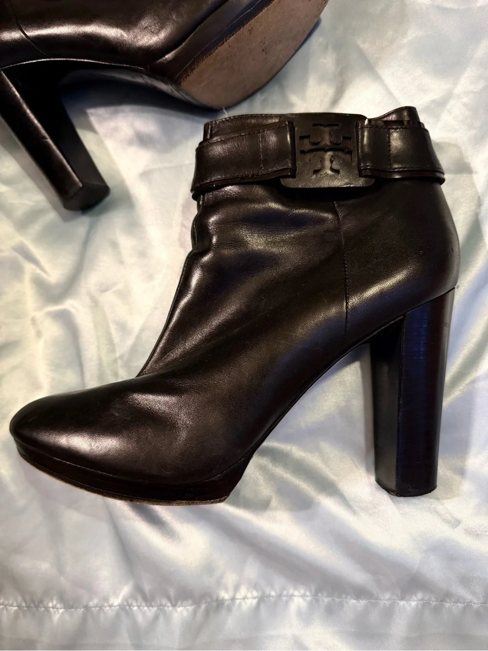 Tory Burch Barrick Black Leather Booties Logo Buckle Zipper Size 8.5